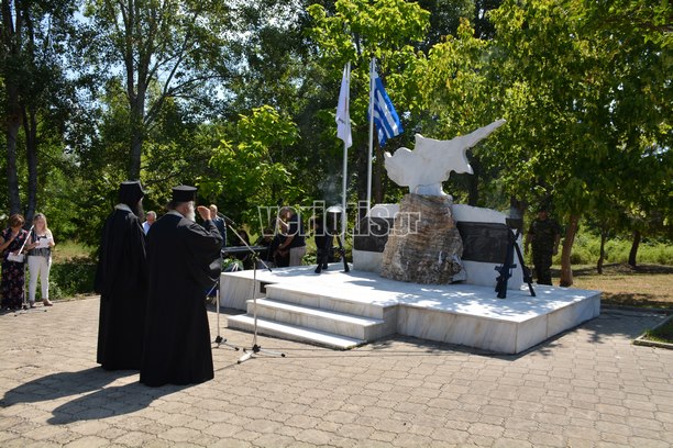 Ο Καταδρομέας Διοικητής της 1ης Μεραρχίας Υποστράτηγος Σάββας Κολοκούρης τιμά τους αγνοούμενους της Κυπριακής τραγωδίας - Φωτογραφία 6