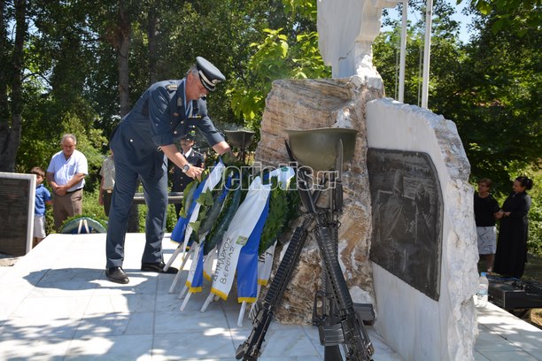 Ο Καταδρομέας Διοικητής της 1ης Μεραρχίας Υποστράτηγος Σάββας Κολοκούρης τιμά τους αγνοούμενους της Κυπριακής τραγωδίας - Φωτογραφία 60