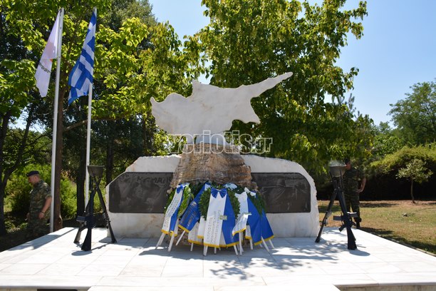 Ο Καταδρομέας Διοικητής της 1ης Μεραρχίας Υποστράτηγος Σάββας Κολοκούρης τιμά τους αγνοούμενους της Κυπριακής τραγωδίας - Φωτογραφία 74