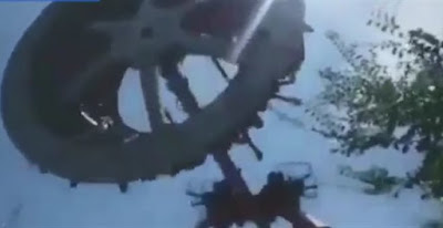 Τρόμος σε λούνα παρκ: Ρόδα έσπασε στα δύο και κατέρρευσε στο έδαφος! (video) - Φωτογραφία 1