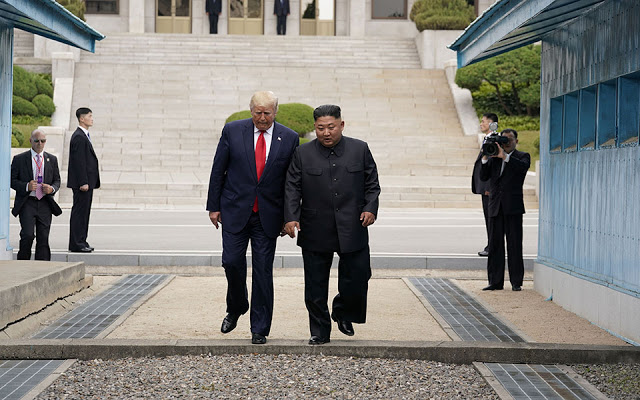 Πάτησε Β.Κορέα ο Τράμπ - Ιστορικές στιγμές στην Αποστρατιωτικοποιημένη Ζώνη - Φωτογραφία 1