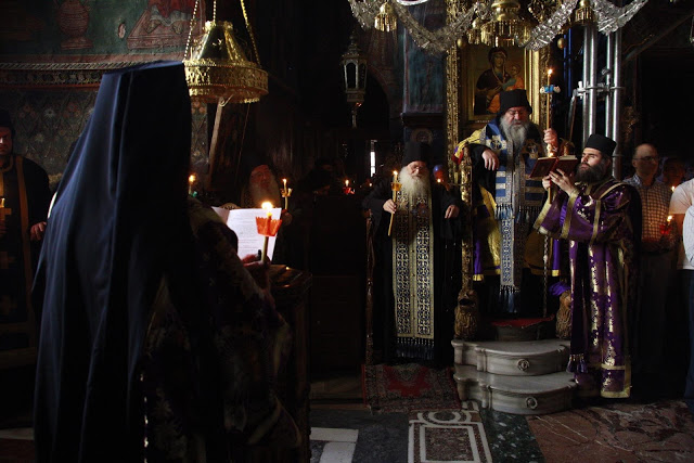 12217 - Πραγματοποιήθηκε σήμερα το δεκαετές μνημόσυνο για τον ανακαινιστή και Γέροντα της Ιεράς Μεγίστης Μονής Βατοπαιδίου, Ιωσήφ Βατοπαιδινό. - Φωτογραφία 12