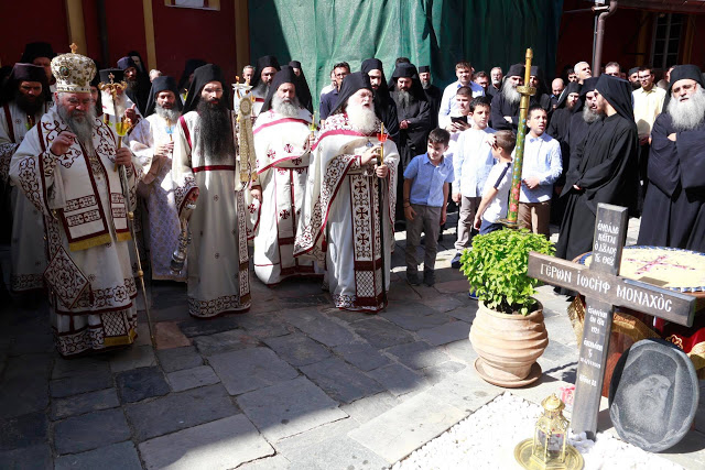 12219 - Αρχιερατική Θεία Λειτουργία και χειροτονίες στην Ι.Μ.Μ. Βατοπαιδίου - Φωτογραφία 20