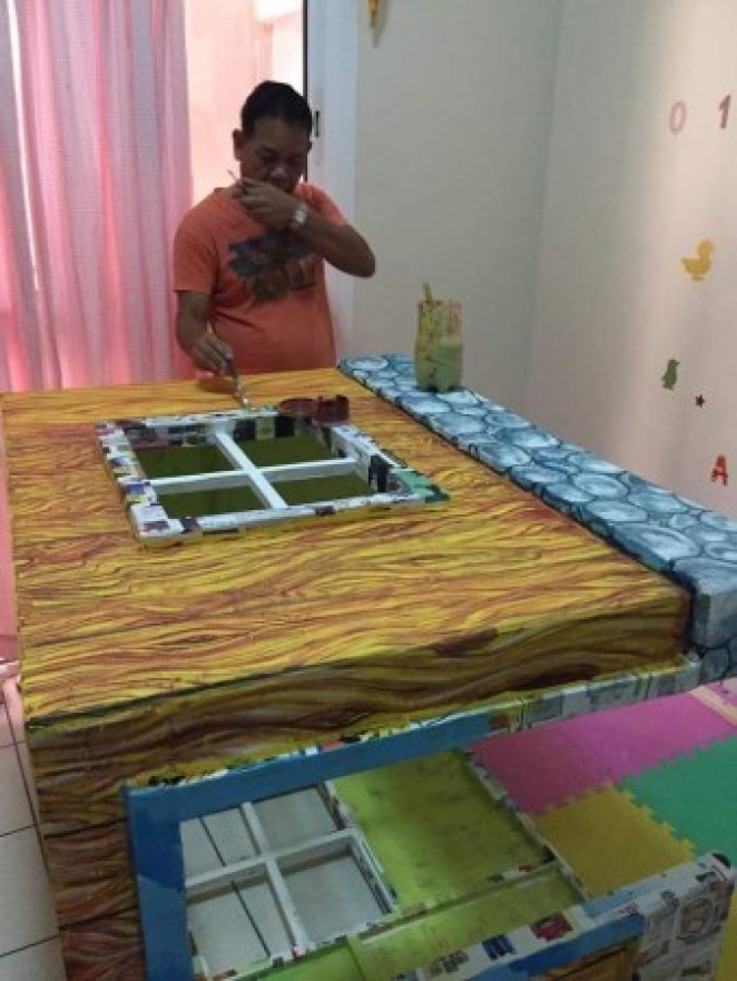 ΚΑΤΑΣΚΕΥΕΣ - Ένας παππούς έφτιαξε το πιο παραμυθένιο σπίτι με τα χεράκια του για την εγγονή του! - Φωτογραφία 3