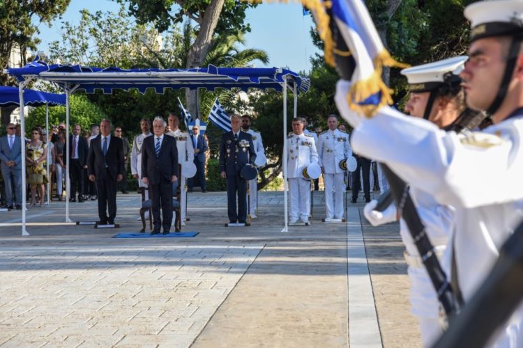 ΓΕΝ: Παρέλαβαν τα ξίφη τους από τον ΠτΔ οι νέοι Σημαιοφόροι του ΠΝ - Φωτογραφία 11