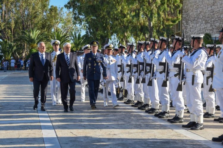 ΓΕΝ: Παρέλαβαν τα ξίφη τους από τον ΠτΔ οι νέοι Σημαιοφόροι του ΠΝ - Φωτογραφία 14