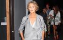 Η Lauren Hutton περπάτησε στην πασαρέλα του οίκου Valentino στα 75 της χρόνια