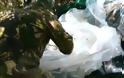 Βίντεο- ντοκουμέντο από τη στιγμή που οι αστυνομικοί ανακαλύπτουν τα 125 κιλά χασίς στη Σταμνά