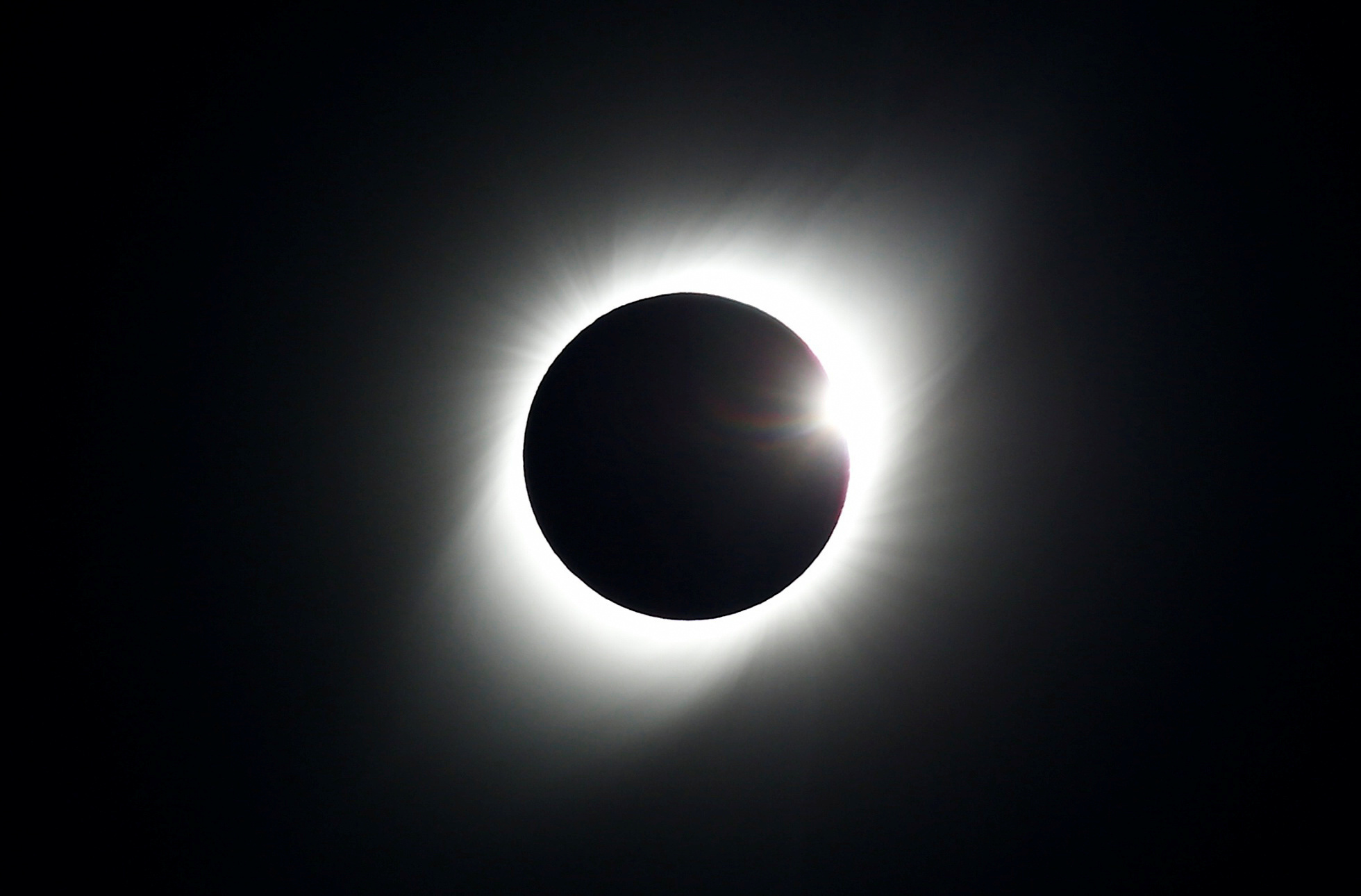Εντυπωσιακές εικόνες από τη «Μεγάλη Νοτιοαμερικανική Εκλειψη» Ηλίου στη Χιλή - Φωτογραφία 3