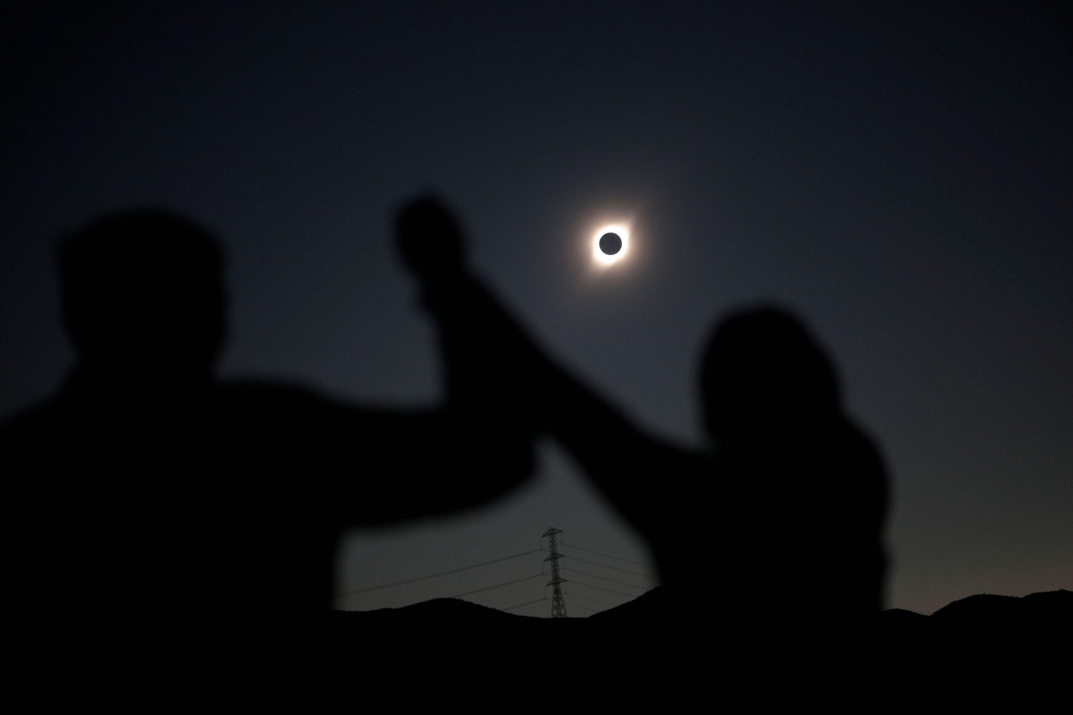 Εντυπωσιακές εικόνες από τη «Μεγάλη Νοτιοαμερικανική Εκλειψη» Ηλίου στη Χιλή - Φωτογραφία 7