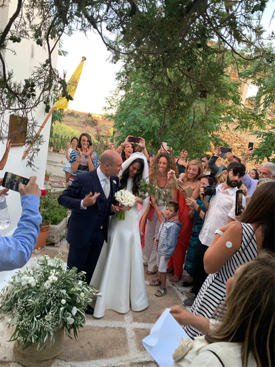 Κωνσταντίνος Μπογδάνος & Έλενη Καρβέλα: Ο παραδοσιακός γάμος στη Νάξο - Φωτογραφία 8