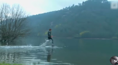 Πόσο γρήγορα πρέπει να τρέξεις αν θες να περπατήσεις στο νερό; (βίντεο) - Φωτογραφία 1