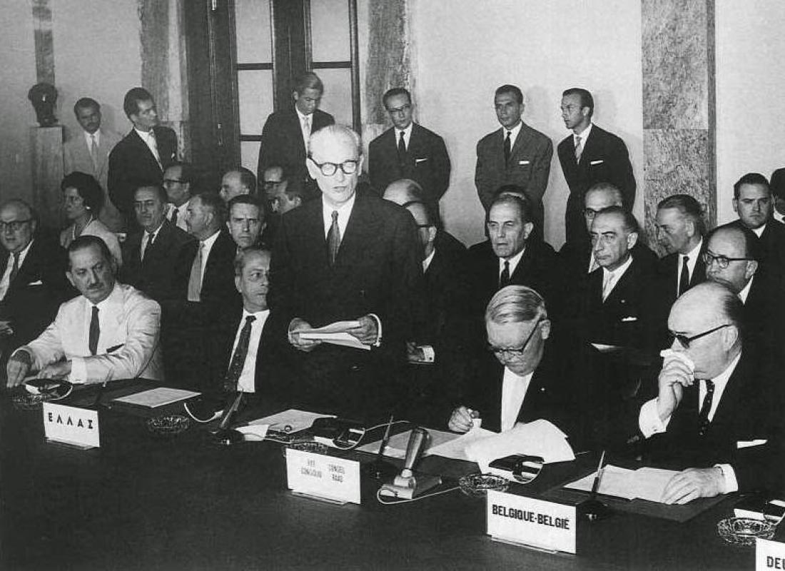 Σαν σήμερα 9 Ιουλίου 1961 υπογράφεται στην Αθήνα η συμφωνία σύνδεσης της Ελλάδας με την ΕΟΚ - Φωτογραφία 1