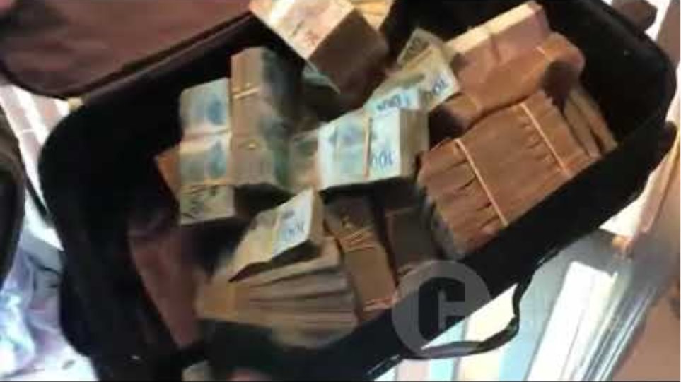 Συνέλαβαν Ιταλό μαφιόζο που έκρυβε χαρτονομίσματα βάρους 20 κιλών! - Φωτογραφία 2