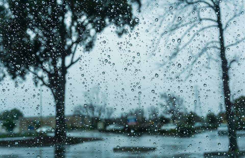 Βροχές και καταιγίδες σε αρκετές περιοχές σήμερα Παρασκευή – Πώς εξελίσσεται η κακοκαιρία - Φωτογραφία 1