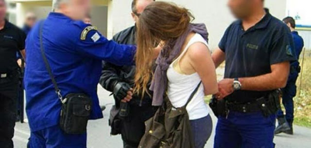 Άκτιο: Έκλεψε από κατάστημα του αεροδρομίου ρούχα και κοσμήματα και συνελήφθη - Φωτογραφία 1