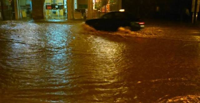 Πλημμύρες στην Ναυπακτία από τα έντονα καιρικά φαινόμενα (video-φωτο) - Φωτογραφία 1