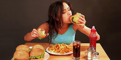 Τι μας συμβαίνει όταν τρώμε χωρίς όρια; Βουλιμία και υπερφαγία - Φωτογραφία 1