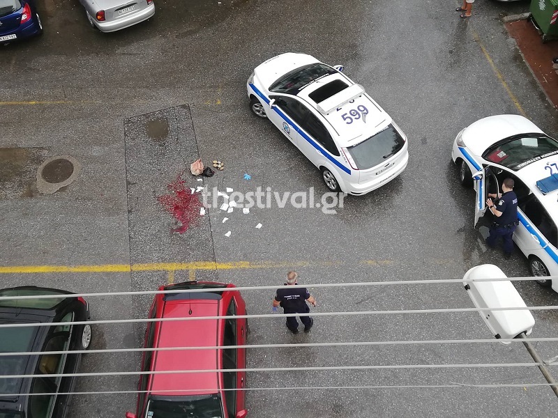 Σοκ στη Θεσσαλονίκη! Άνδρας κυνήγησε με τσεκούρι γυναίκα στο δρόμο και την τραυμάτισε σοβαρά στο κεφάλι - Φωτογραφία 2