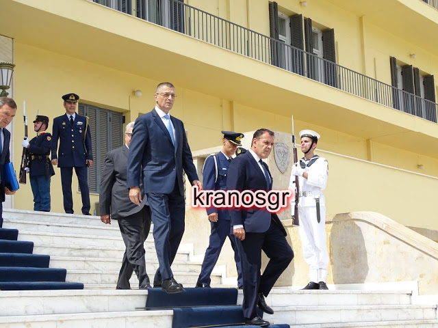 Οι πρώτες φωτό από την επίσκεψη του Πρωθυπουργού Κυριάκου Μητσοτάκη στο Υπουργείο Άμυνας - Φωτογραφία 16