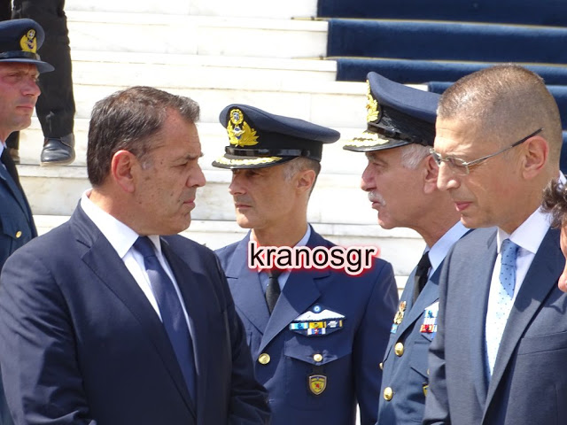 Οι πρώτες φωτό από την επίσκεψη του Πρωθυπουργού Κυριάκου Μητσοτάκη στο Υπουργείο Άμυνας - Φωτογραφία 32