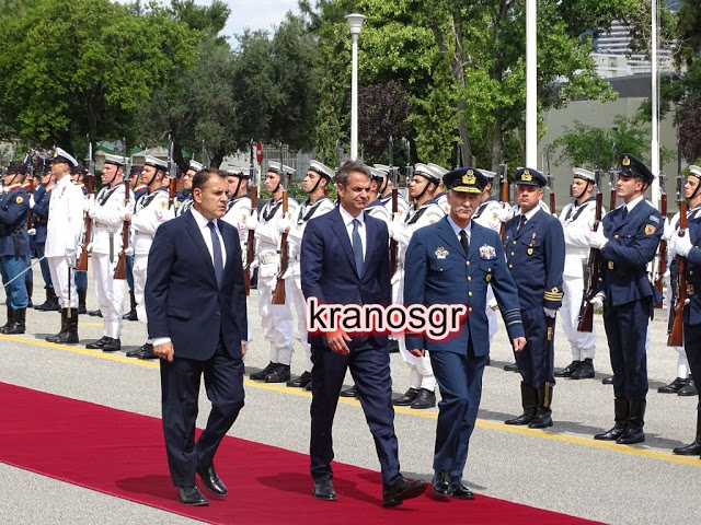 Οι πρώτες φωτό από την επίσκεψη του Πρωθυπουργού Κυριάκου Μητσοτάκη στο Υπουργείο Άμυνας - Φωτογραφία 56