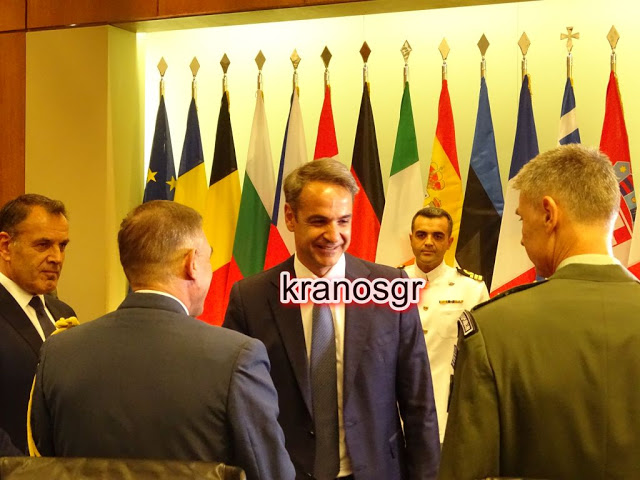 Οι πρώτες φωτό από την επίσκεψη του Πρωθυπουργού Κυριάκου Μητσοτάκη στο Υπουργείο Άμυνας - Φωτογραφία 77