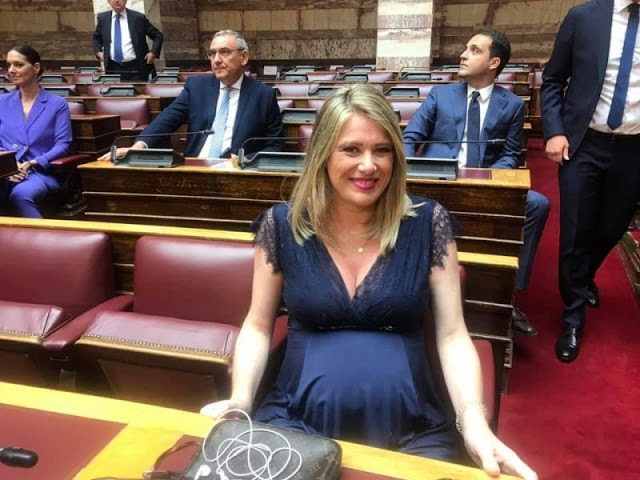 Βουλή: Η εγκυμονούσα Γρεβενιώτισσα βουλευτής Άννα Ευθυμίου που τράβηξε τα βλέμματα - Φωτογραφία 1