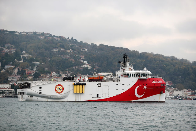ΕΚΤΑΚΤΟ – Μαζική μεταφορά τουρκικών δυνάμεων στην Κύπρο: Σε κλοιό πολεμικών πλοίων, υποβρυχίων & UAV το νησί – Στέλνουν τέταρτο γεωτρύπανο - Φωτογραφία 1