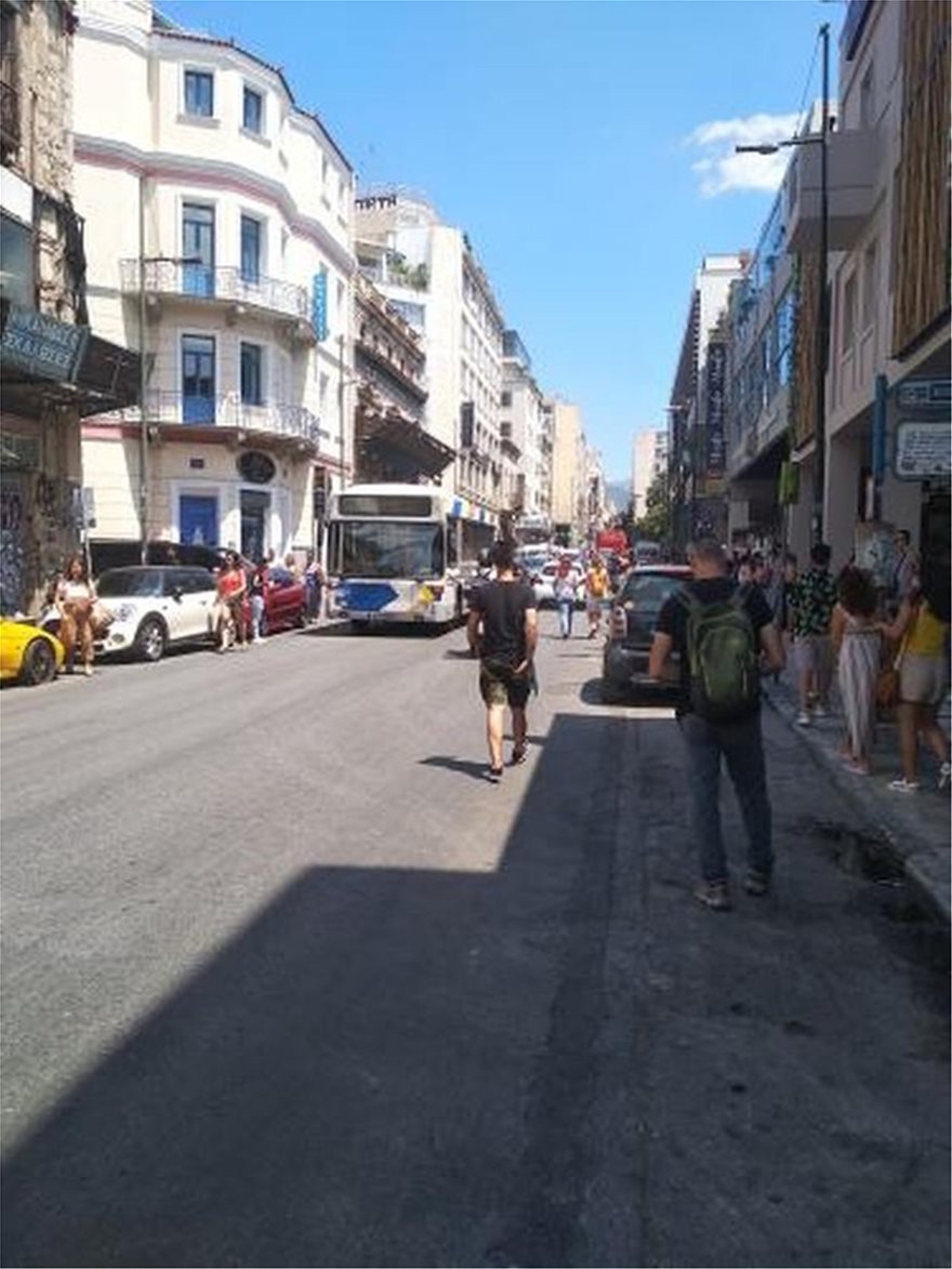 Σεισμός 5,3 στην Αθήνα: Προβλήματα σε επικοινωνίες και ηλεκτροδότηση - Φωτογραφία 3