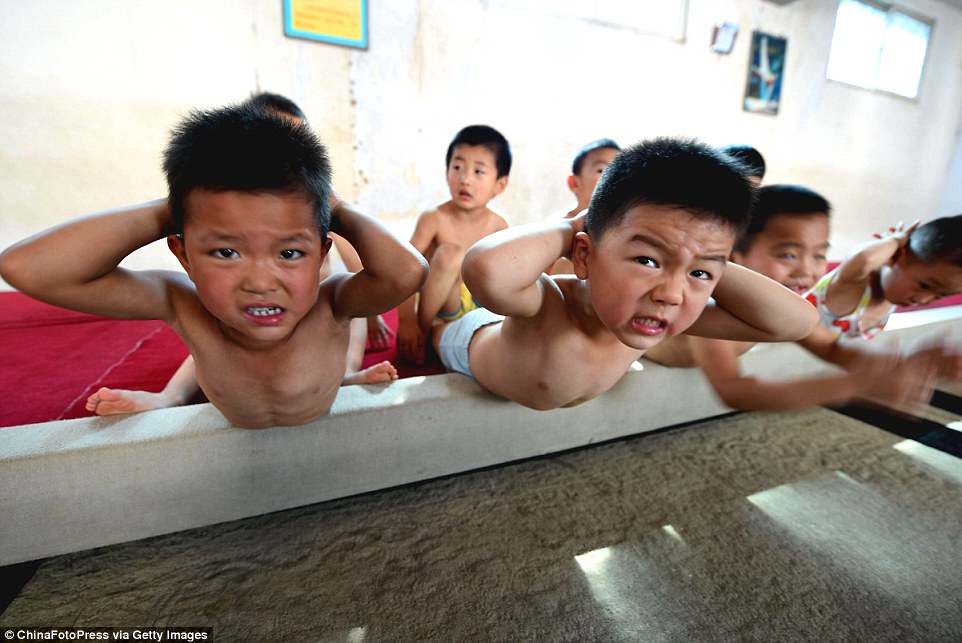 Προπόνηση ή βασανιστήρια: Στα άδυτα των παιδικών γυμναστηρίων της Κίνας (εικόνες) - Φωτογραφία 9