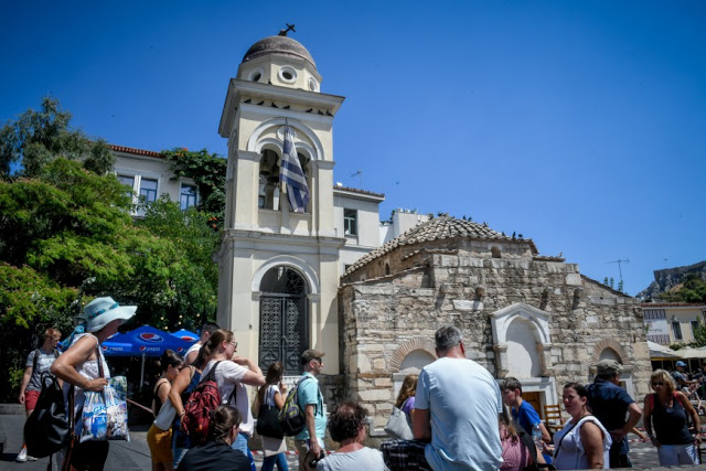 Αμέσως μετά το σεισμό: Χιλιάδες Αθηναίοι στους δρόμους - Έπεσε ο σταυρός της Αγίας Ειρήνης στο Μοναστηράκι - Φωτογραφία 15