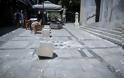 Αμέσως μετά το σεισμό: Χιλιάδες Αθηναίοι στους δρόμους - Έπεσε ο σταυρός της Αγίας Ειρήνης στο Μοναστηράκι - Φωτογραφία 10