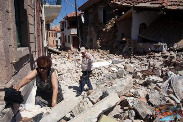 Οι μεγαλύτεροι σεισμοί που έχουν πλήξει την Ελλάδα (εικόνες + video) - Φωτογραφία 4