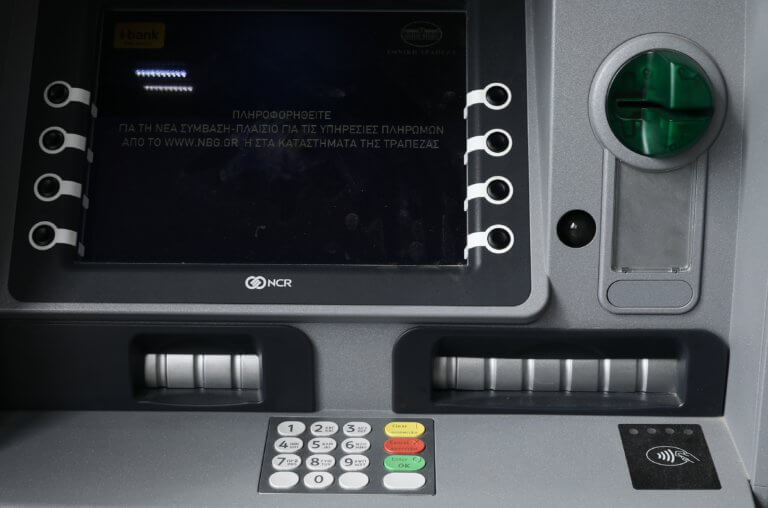 Αναλήψεις μετρητών από ATM: Δυσάρεστες εκπλήξεις από Δευτέρα για τους καταναλωτές - Φωτογραφία 1