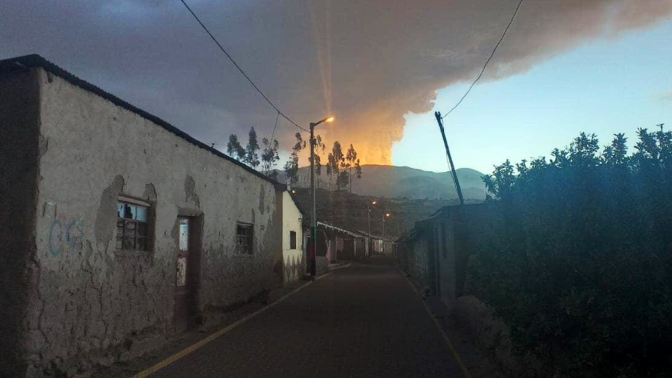 Έκρηξη του ηφαιστείου Ουμπίνας στο Περού: Εκκενώθηκαν κατοικημένες περιοχές - Φωτογραφία 1
