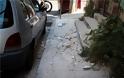 Φωτογραφικό οδοιπορικό μετά τα 5,1 Ρίχτερ: Έπεσαν παλιά κτίρια, κατέρρευσε ο ταινιόδρομος στον Πειραιά - Φωτογραφία 17