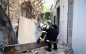 Φωτογραφικό οδοιπορικό μετά τα 5,1 Ρίχτερ: Έπεσαν παλιά κτίρια, κατέρρευσε ο ταινιόδρομος στον Πειραιά - Φωτογραφία 21