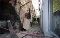 Φωτογραφικό οδοιπορικό μετά τα 5,1 Ρίχτερ: Έπεσαν παλιά κτίρια, κατέρρευσε ο ταινιόδρομος στον Πειραιά - Φωτογραφία 9