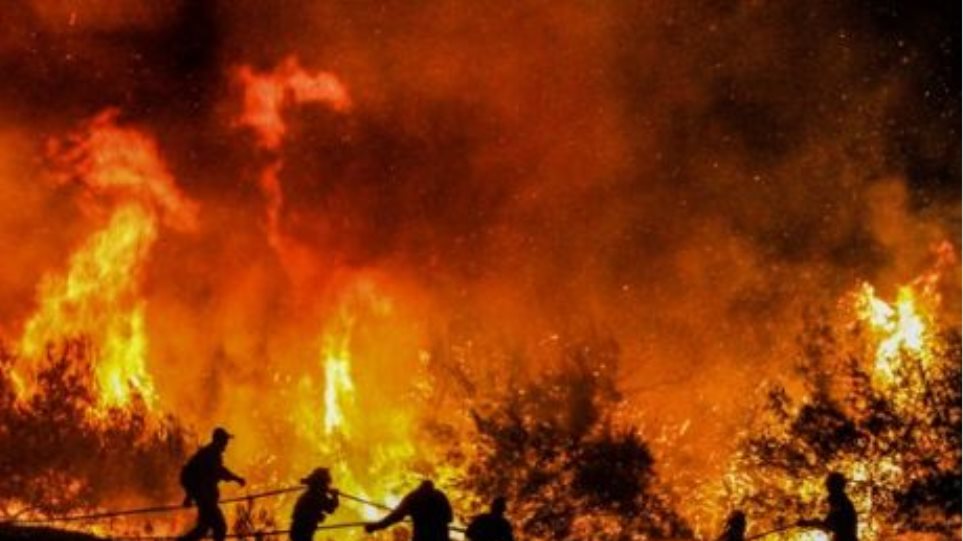 Φωτιά στον Κιθαιρώνα: Δύσκολη νύχτα για τους πυροσβέστες - Η φωτιά μαίνεται σε δύσβατο σημείο - Φωτογραφία 1