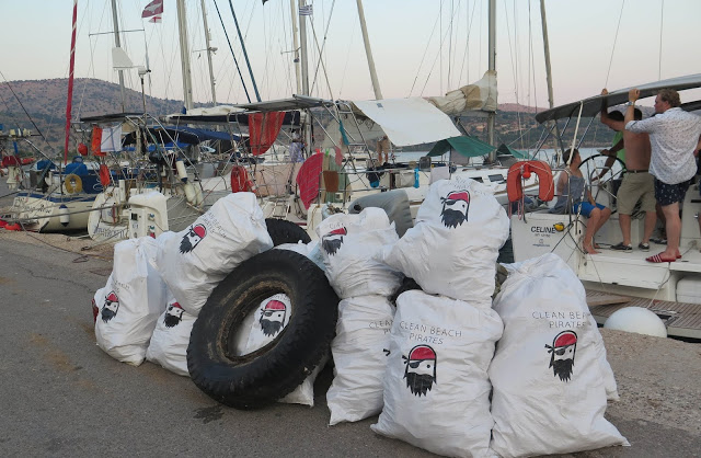 ΧΡΗΣΤΟΣ ΜΠΟΝΗΣ: Οι PIRATES καθάρισαν τις ακτές και τα σκουπίδια τα εναπόθεσαν στο λιμάνι του Αστακού - Η Δημοτική Αρχή αδιαφορεί και κατά τα άλλα θέλουμε τουρισμό... - Φωτογραφία 4