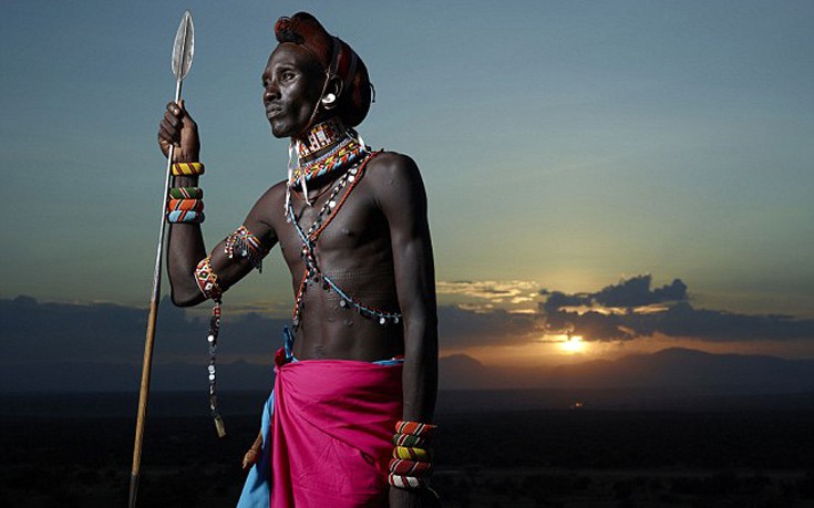 Η παραδοσιακή ζωή μιας φυλής στην Κένυα πριν την εξαφανίσει η τεχνολογία (Φωτογραφίες) - Φωτογραφία 10