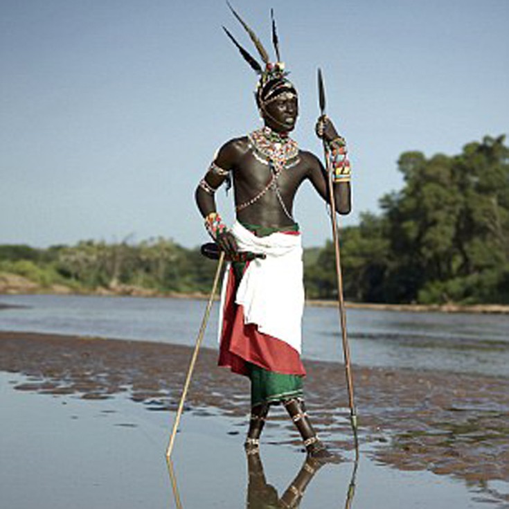Η παραδοσιακή ζωή μιας φυλής στην Κένυα πριν την εξαφανίσει η τεχνολογία (Φωτογραφίες) - Φωτογραφία 11