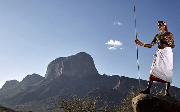 Η παραδοσιακή ζωή μιας φυλής στην Κένυα πριν την εξαφανίσει η τεχνολογία (Φωτογραφίες) - Φωτογραφία 3