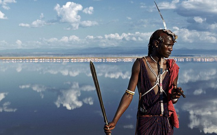 Η παραδοσιακή ζωή μιας φυλής στην Κένυα πριν την εξαφανίσει η τεχνολογία (Φωτογραφίες) - Φωτογραφία 5