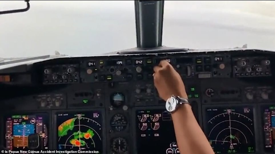 Τρομακτικό βίντεο μέσα από το κόκπιτ Boeing 737 τη στιγμή της πτώσης στον Ειρηνικό Ωκεανό - Φωτογραφία 1
