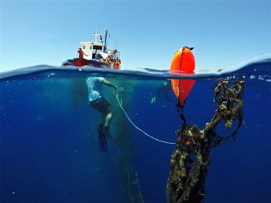 Πλαστικά «κοράλια» στην Άνδρο: Παραμένουν στο βυθό τα σκουπίδια από την παράνομη χωματερή - Φωτογραφία 7