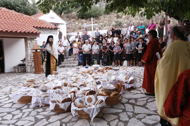 Φωτορεπορτάζ από τον Εσπερινό στην ΑΓΙΑ ΠΑΡΑΣΚΕΥΗ ΑΣΤΑΚΟΥ - [ΧΡΗΣΤΟΣ ΜΠΟΝΗΣ] - Φωτογραφία 2