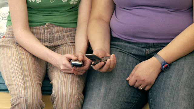 Σημαντικό. Η πολύωρη χρήση κινητού αυξάνει τον κίνδυνο καρδιαγγειακών νόσων και παχυσαρκίας - Φωτογραφία 1