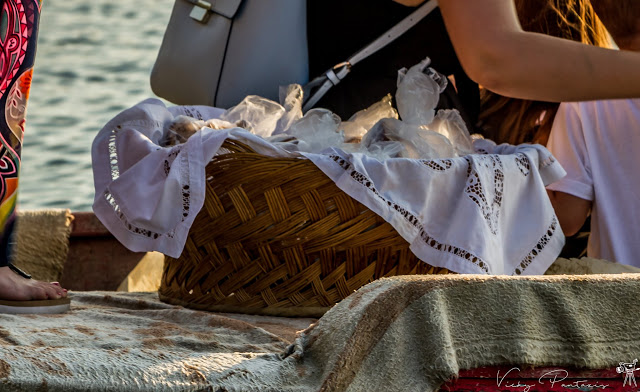 Πανέμορφο θέαμα: Το πέρασμα με βάρκες για τον εσπερινό στην Αγία Παρασκευή ΒΟΝΙΤΣΑΣ [ΦΩΤΟ: Vicky Pantazis] - Φωτογραφία 10